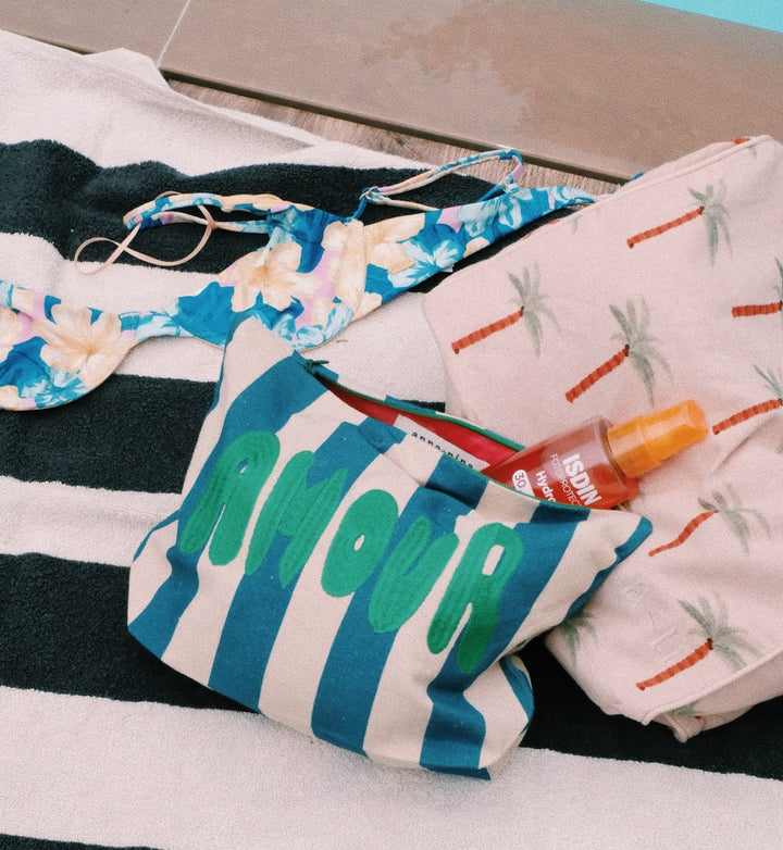 Amour Make-Up Bag