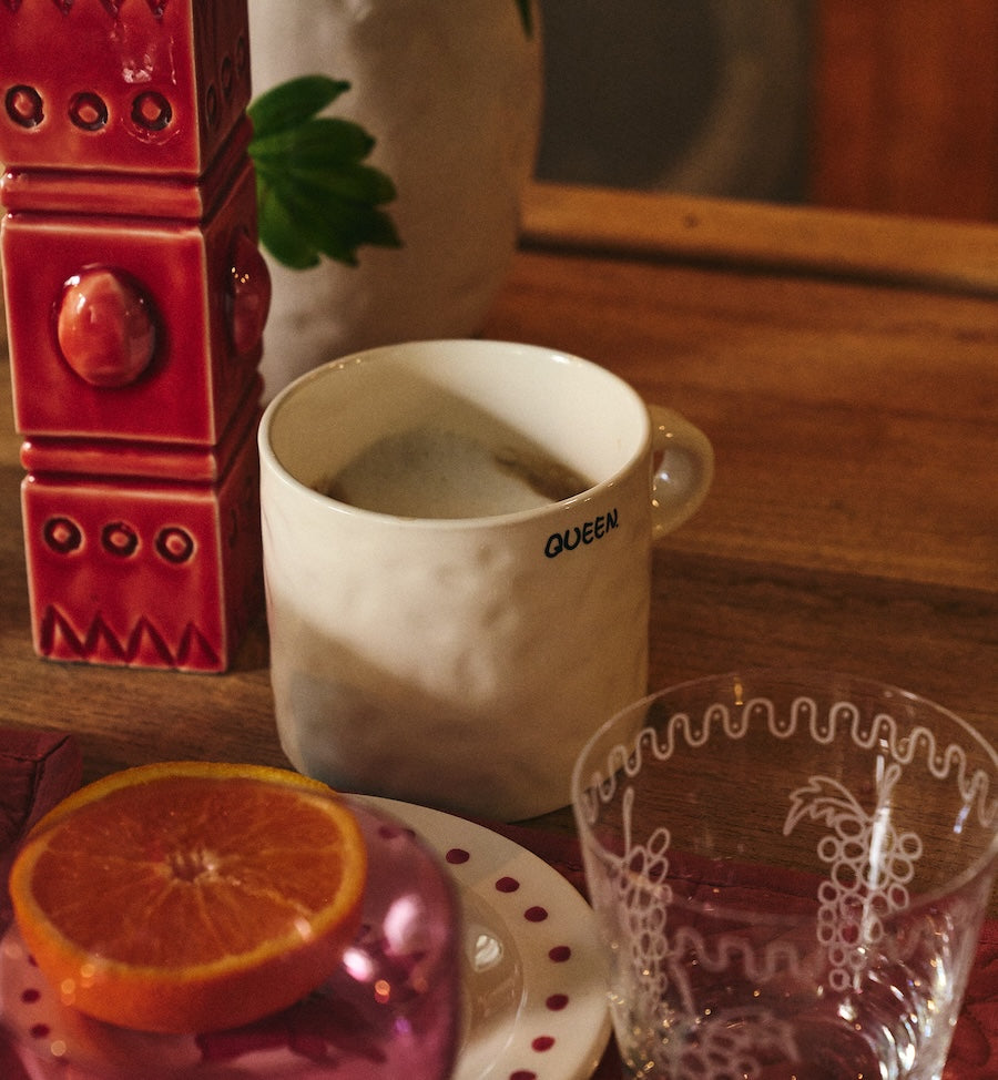 Queen Tea Mug Black