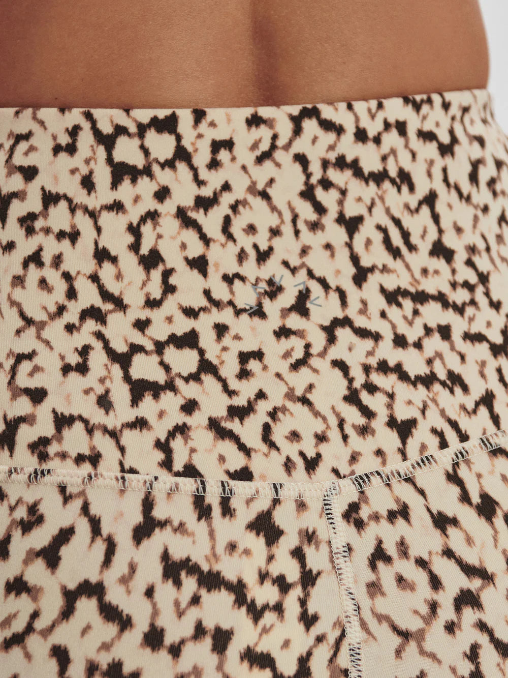Move Pocket Legging High 25 - Almond Abstract Leopard