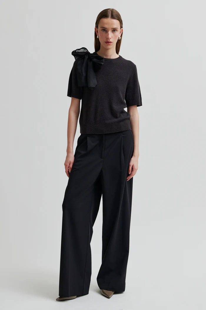 Leara Knit O-Neck - Black Sand