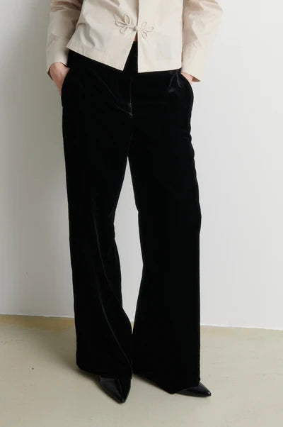 Velvetta Straight Trousers - Black