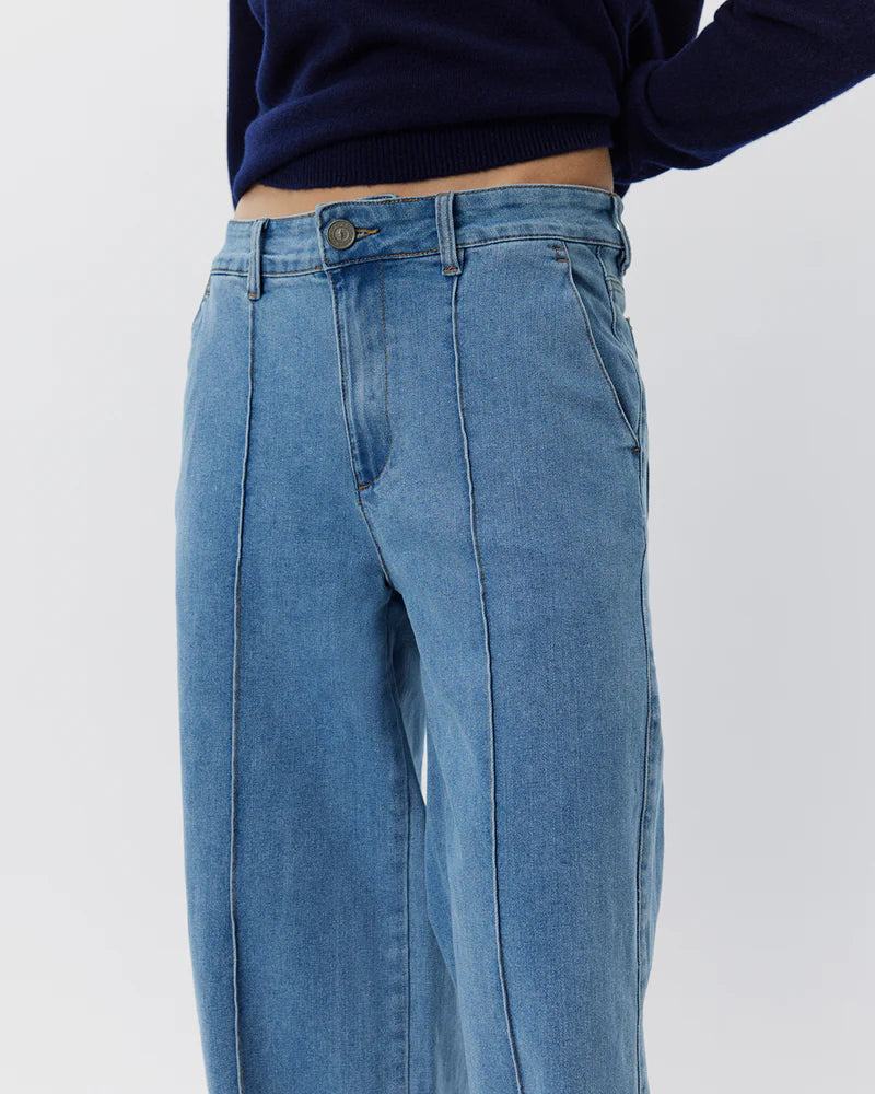 Caris Mid Jean - Light Denim