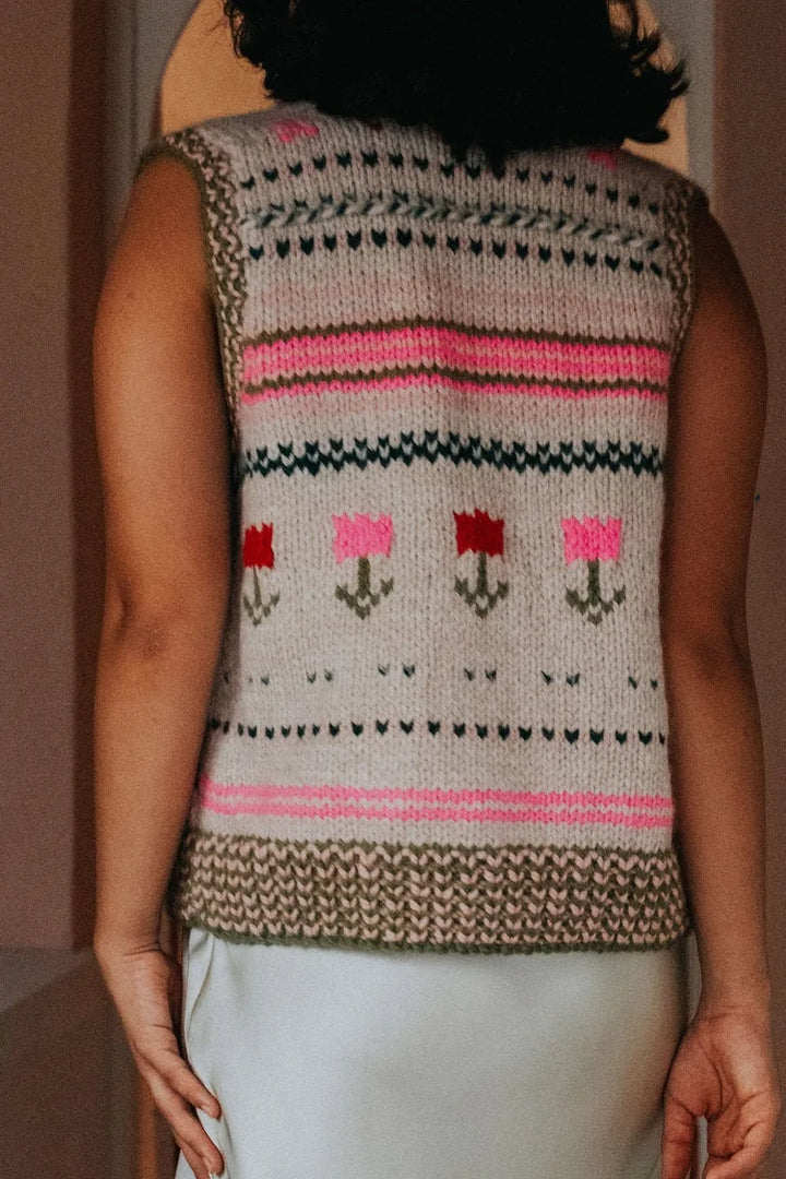 Quito Sleeveless Cardigan Tulips