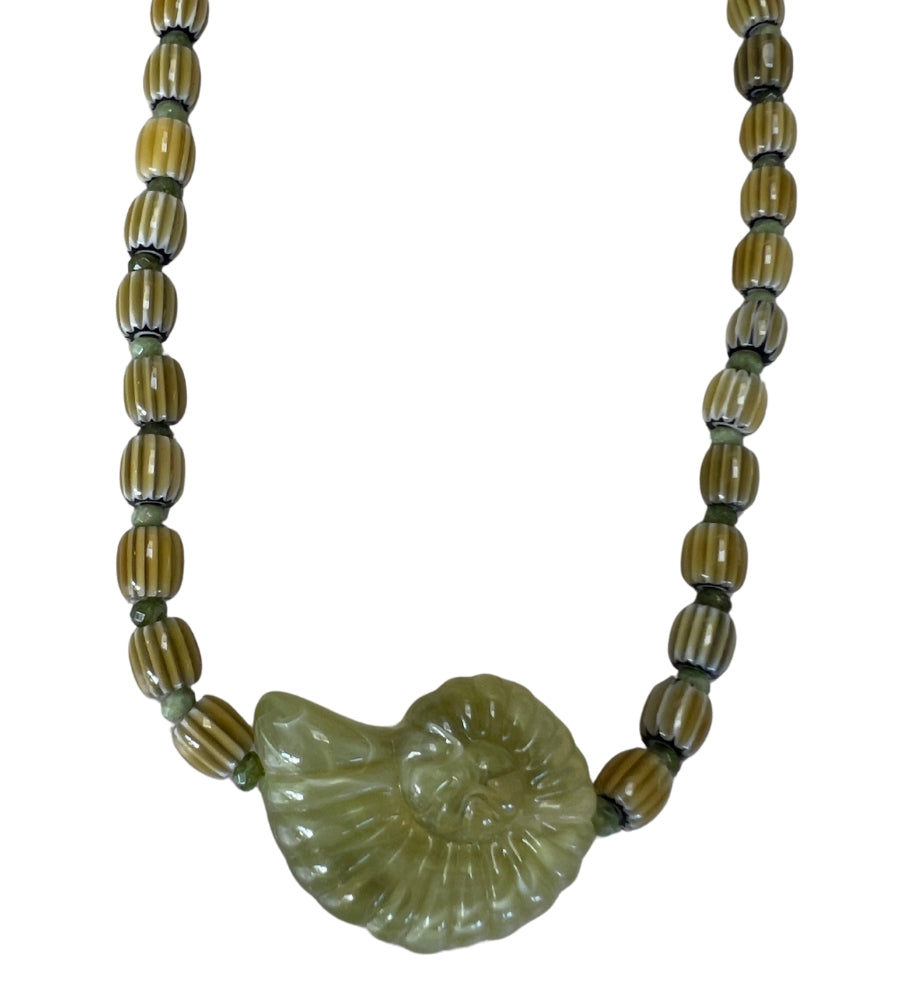 24623 Beaded Shell Necklace Green