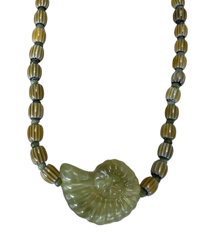 24623 Beaded Shell Necklace Green