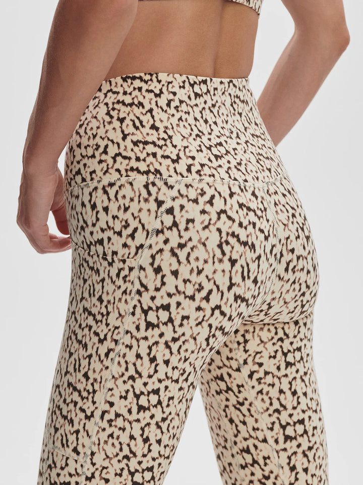 Move Pocket Legging High 25 - Almond Abstract Leopard